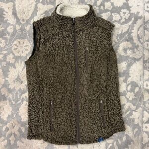 Properly Tied Women’s Brown Sherpa Fleece Vest Size XL